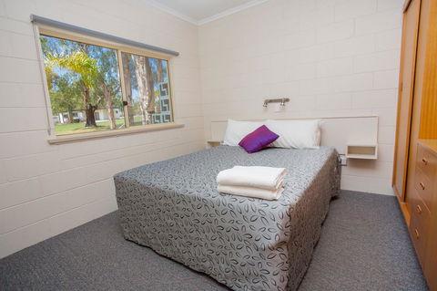 Discovery Parks - Lake Bonney - Sydneys Hotel 1