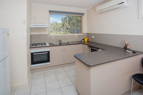 Discovery Parks - Lake Bonney - Sydneys Hotel 14