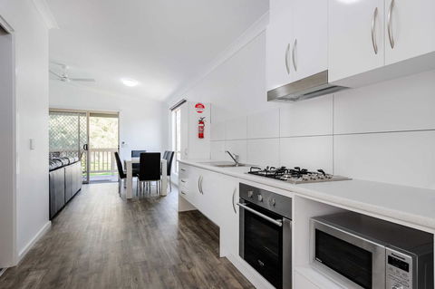 Discovery Parks - Lake Bonney - Sydneys Hotel 6