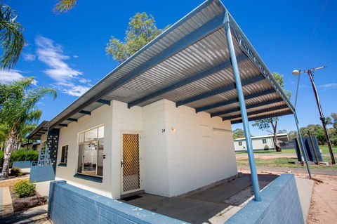 Discovery Parks - Lake Bonney - Sydneys Hotel 16