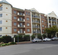 Adelaide City Apartment - 3br 2bath  Carpark - Sydneys Hotel