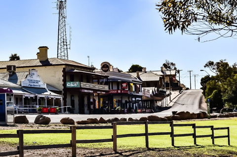 Commercial Hotel Morgan - Sydneys Hotel 1