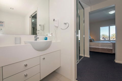 Pacific Blue 278-265 Sandy Pt Rd- Dual Key Access, Wifi, Linen And Air Conditioning - Sydneys Hotel 12