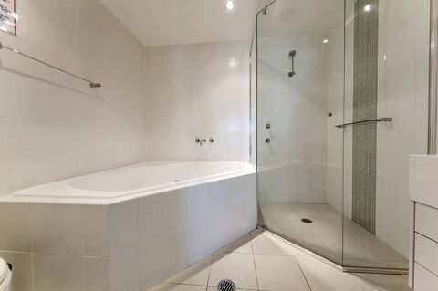 Pacific Blue 278-265 Sandy Pt Rd- Dual Key Access, Wifi, Linen And Air Conditioning - Sydneys Hotel 11
