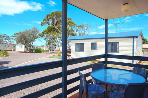 Discovery Parks - Whyalla Foreshore - Sydneys Hotel 8