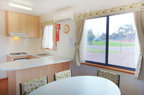 Discovery Parks - Whyalla Foreshore - Sydneys Hotel 7