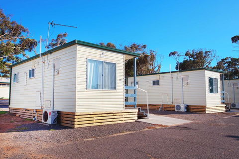 Discovery Parks - Whyalla Foreshore - Sydneys Hotel 3