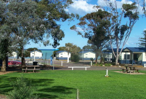 Discovery Parks - Whyalla Foreshore - Sydneys Hotel 11