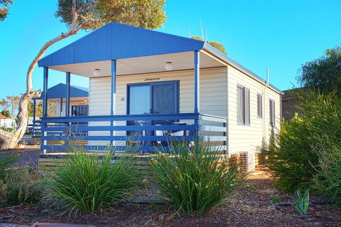 Discovery Parks - Whyalla Foreshore - Sydneys Hotel 10
