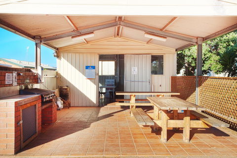 Discovery Parks - Whyalla Foreshore - Sydneys Hotel 24