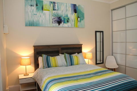 Smugglers Inn Studio Apartments - Sydneys Hotel 12