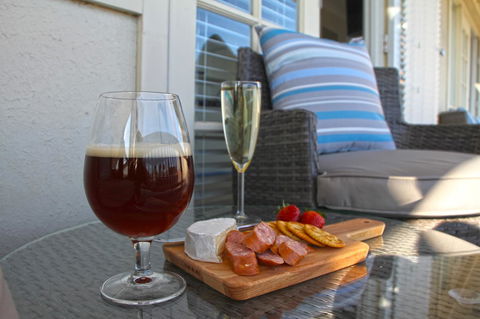 Smugglers Inn Studio Apartments - Sydneys Hotel 2