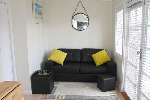 Smugglers Inn Studio Apartments - Sydneys Hotel 11