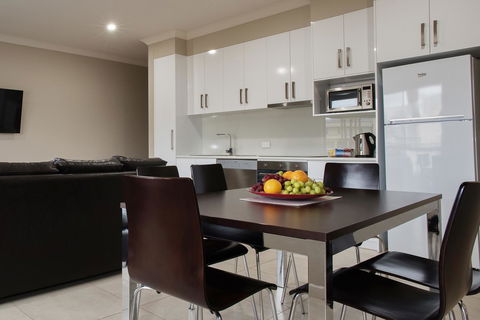 Renmark Holiday Apartments - Sydneys Hotel 2