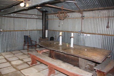 Rabbiters Hut - Sydneys Hotel 10