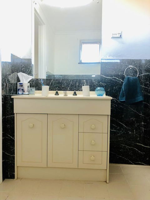 Aussie Opal Diggers Outback Retreat-Undergound - Sydneys Hotel 20