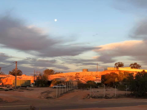 Aussie Opal Diggers Outback Retreat-Undergound - Sydneys Hotel 3