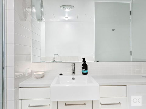 Breeze Beachfront Apartment - Sydneys Hotel 36