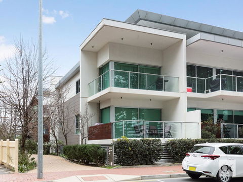 Breeze Beachfront Apartment - Sydneys Hotel 24