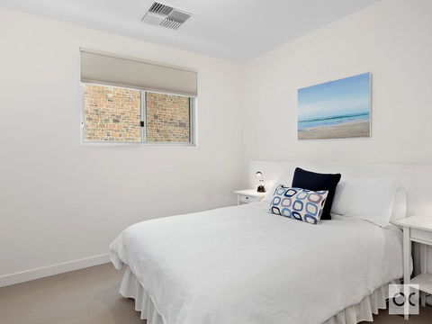 Breeze Beachfront Apartment - Sydneys Hotel 32