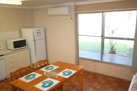 Lake Edge Apartments - Sydneys Hotel 14
