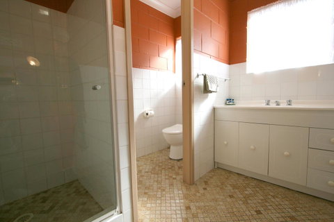 Lake Edge Apartments - Sydneys Hotel 9