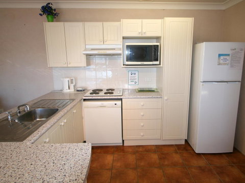 Lake Edge Apartments - Sydneys Hotel 6