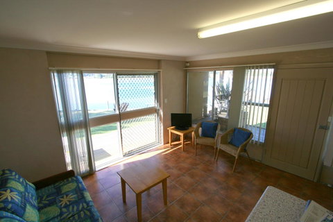 Lake Edge Apartments - Sydneys Hotel 10