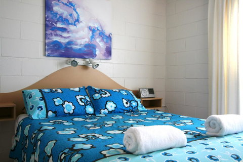 Lake Edge Apartments - Sydneys Hotel 5