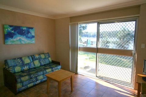 Lake Edge Apartments - Sydneys Hotel 11