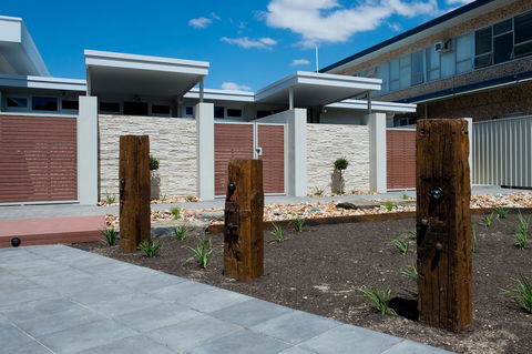 Loxton Courthouse Apartments - Sydneys Hotel 7