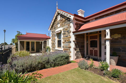 Trafalgar Premium Vintage Suites - Sydneys Hotel 1