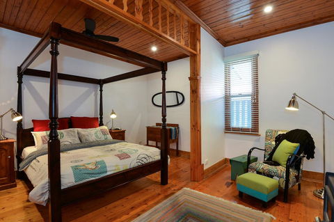 Trafalgar Premium Vintage Suites - Sydneys Hotel 10