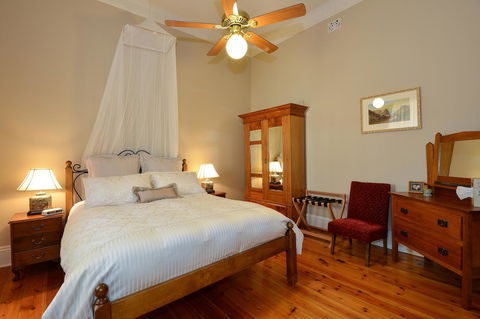 Trafalgar Premium Vintage Suites - Sydneys Hotel 17