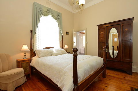 Trafalgar Premium Vintage Suites - Sydneys Hotel 6