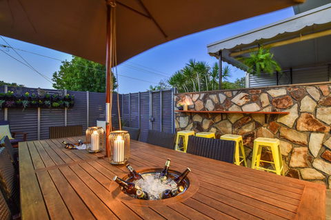 Christophers Villa - Sydneys Hotel 1