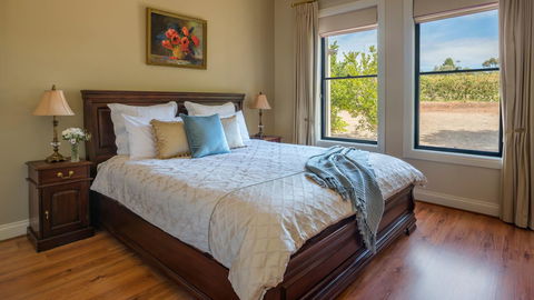 Barossa Shiraz Estate - Sydneys Hotel 28