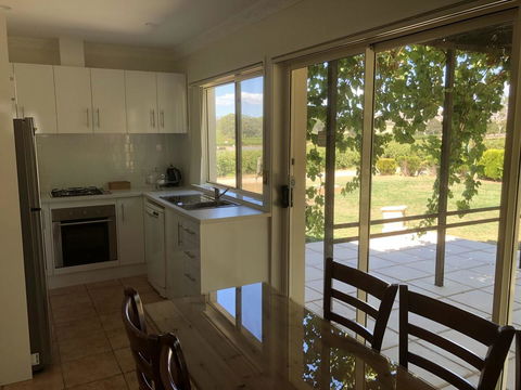 Barossa Shiraz Estate - Sydneys Hotel 34