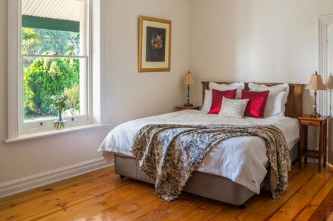 Barossa Shiraz Estate - Sydneys Hotel 10