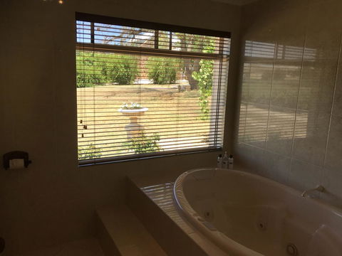 Barossa Shiraz Estate - Sydneys Hotel 32