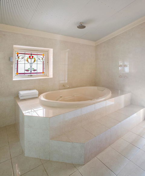 Barossa Shiraz Estate - Sydneys Hotel 12