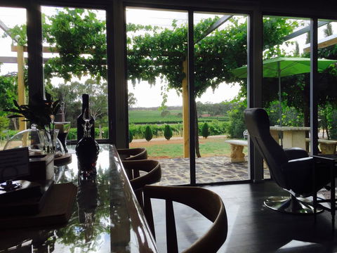 Barossa Shiraz Estate - Sydneys Hotel 37
