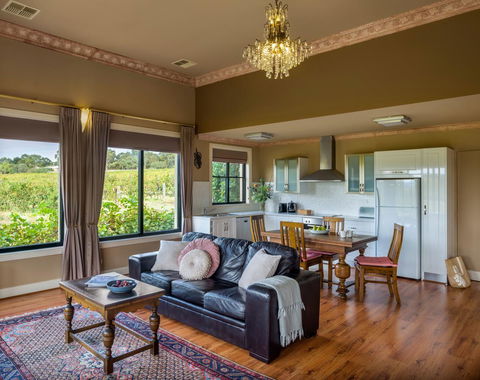 Barossa Shiraz Estate - Sydneys Hotel 15