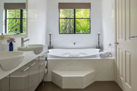 Barossa Shiraz Estate - Sydneys Hotel 18