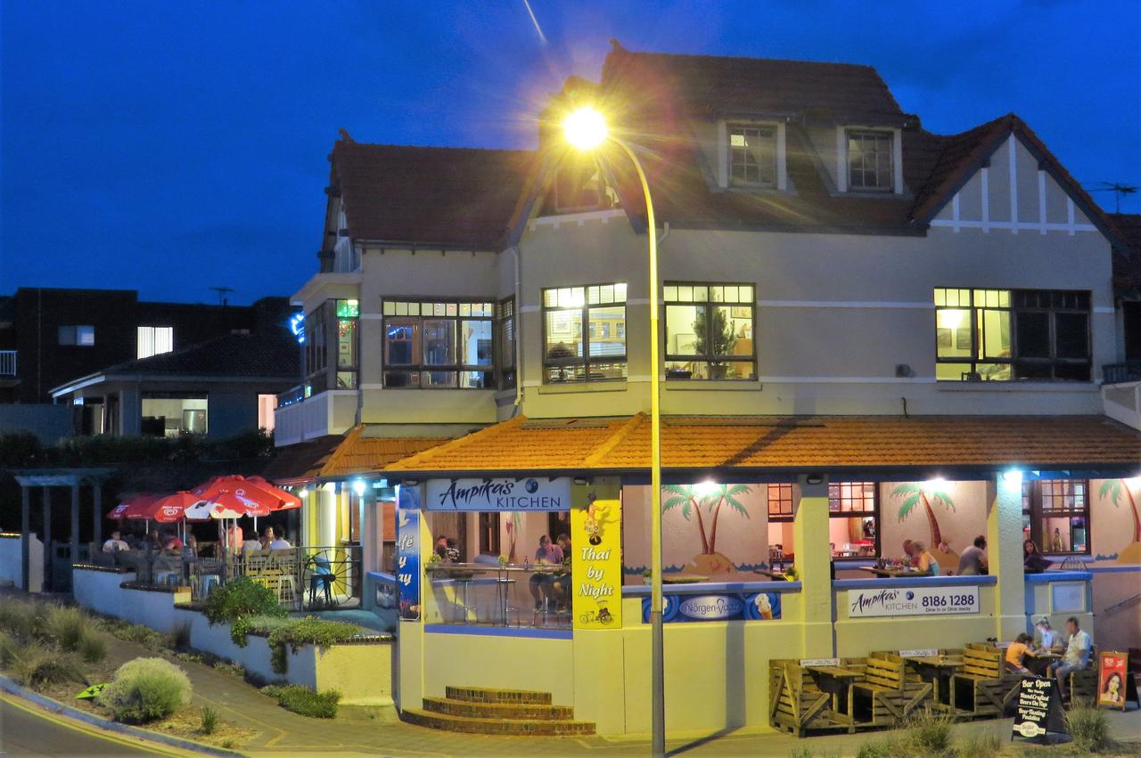 Sydneys Hotel
