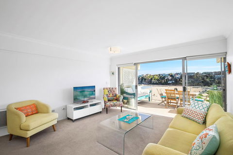Beachfront Bliss - Sydneys Hotel 6