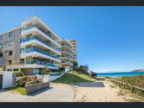 Beachfront Bliss - Sydneys Hotel 19
