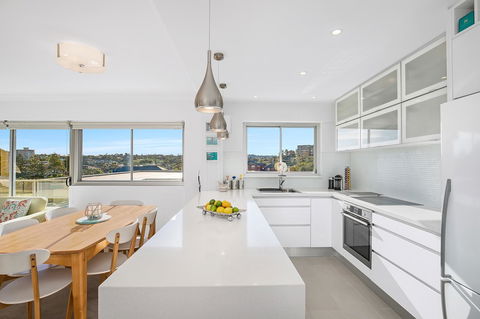 Beachfront Bliss - Sydneys Hotel 3