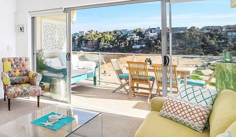 Beachfront Bliss - Sydneys Hotel 11