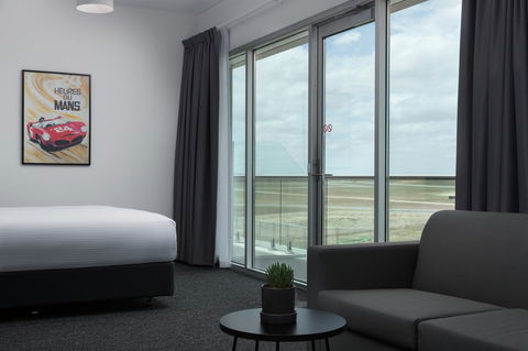 Rydges Pit Lane - Sydneys Hotel 25